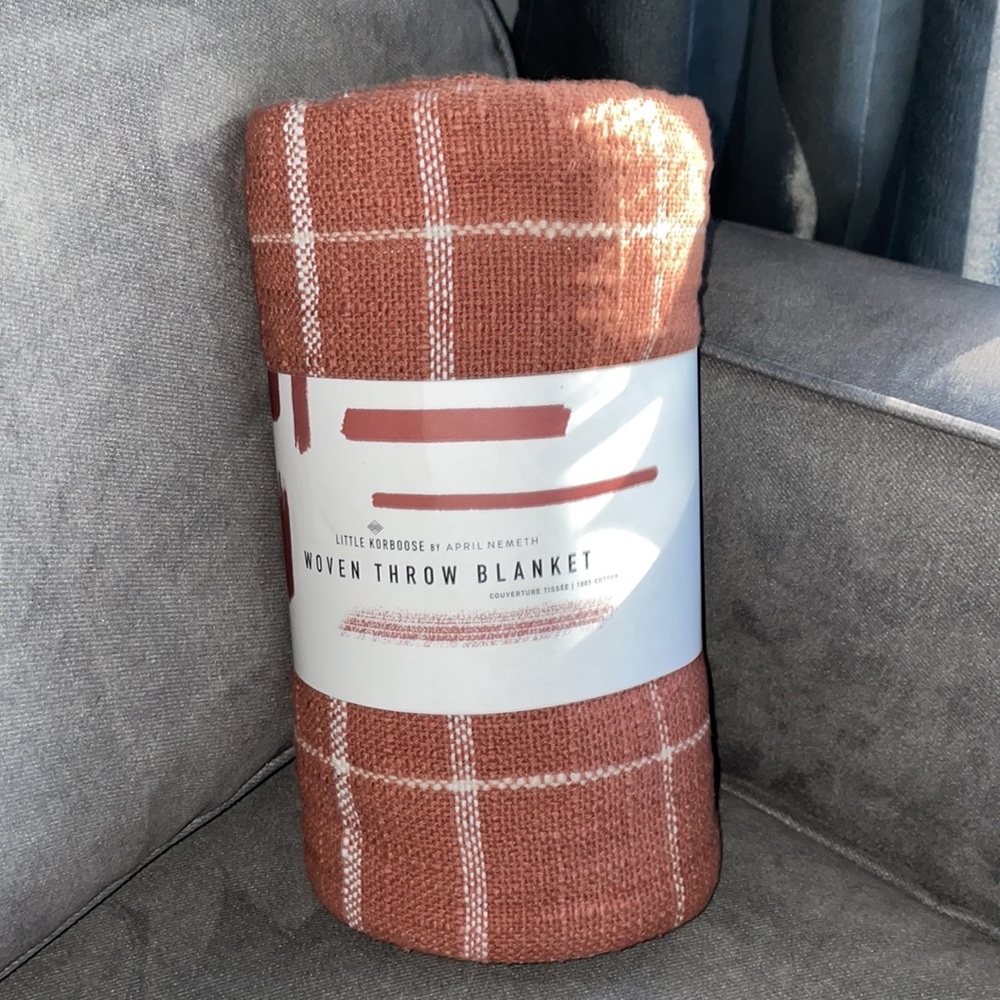 NWT.  Throw Blanket Little Korboose.  Woven Throw.  Rust color.